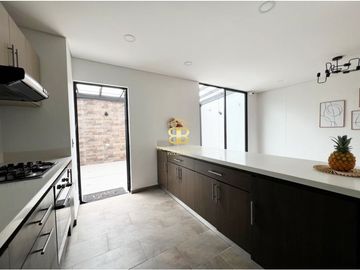 SE VENDE Y ARRIENDA ESPECTACULAR CASA EN CHIA VEREDA TIQUIZA