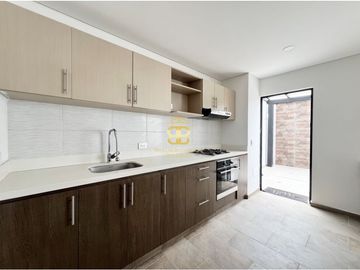 SE VENDE Y ARRIENDA ESPECTACULAR CASA EN CHIA VEREDA TIQUIZA