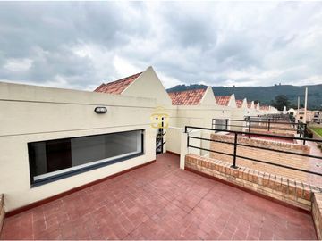 SE VENDE Y ARRIENDA ESPECTACULAR CASA EN CHIA VEREDA TIQUIZA
