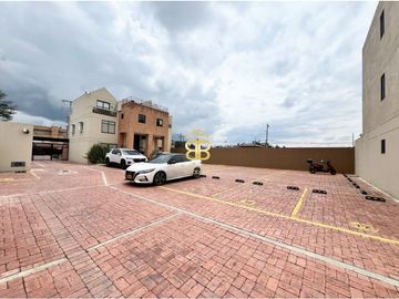 SE VENDE Y ARRIENDA ESPECTACULAR CASA EN CHIA VEREDA TIQUIZA