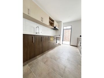 SE VENDE Y ARRIENDA ESPECTACULAR CASA EN CHIA VEREDA TIQUIZA