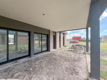 casa premium dos dormitorios patio parrillero condominios tierra de sueños 3 roldan