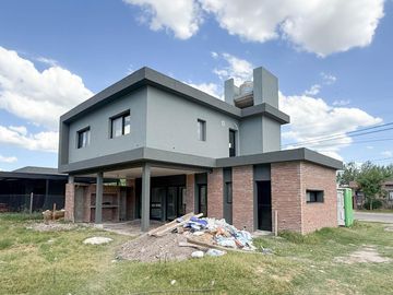 casa premium dos dormitorios patio parrillero condominios tierra de sueños 3 roldan