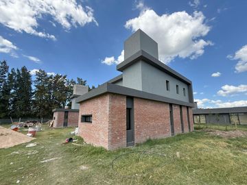 casa premium dos dormitorios patio parrillero condominios tierra de sueños 3 roldan