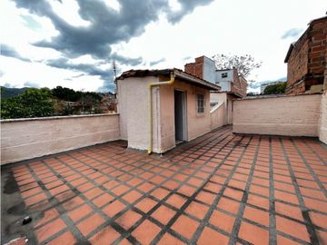 VENDO CASA BELÉN LA GLORIA, 116MTS, SEGUNDO PISO CON TERRAZA