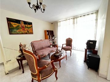 VENDO CASA BELÉN LA GLORIA, 116MTS, SEGUNDO PISO CON TERRAZA