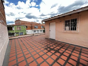 VENDO CASA BELÉN LA GLORIA, 116MTS, SEGUNDO PISO CON TERRAZA