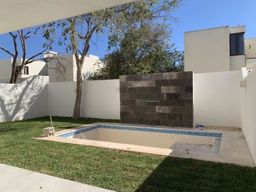 Casa en venta en residencial privada zona de Cholul