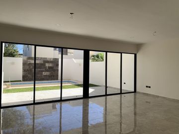 Casa en venta en residencial privada zona de Cholul