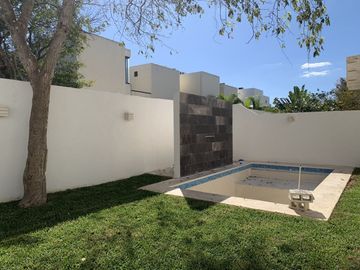 Casa en venta en residencial privada zona de Cholul