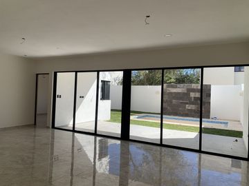 Casa en venta en residencial privada zona de Cholul