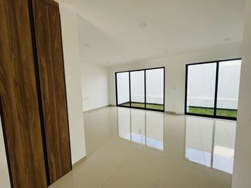 CASA NUEVA CON ROOF GARDEN EN EL MIRADOR