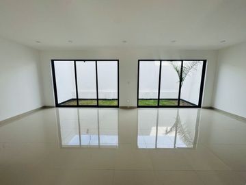 CASA NUEVA CON ROOF GARDEN EN EL MIRADOR