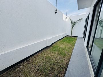 CASA NUEVA CON ROOF GARDEN EN EL MIRADOR