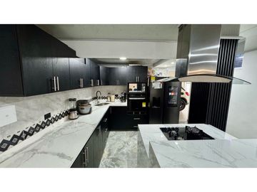 Casa esquinera de tres pisos en venta permuta Barrio Santa Ana Palmira