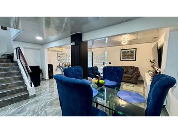 Casa esquinera de tres pisos en venta permuta Barrio Santa Ana Palmira