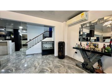 Casa esquinera de tres pisos en venta permuta Barrio Santa Ana Palmira