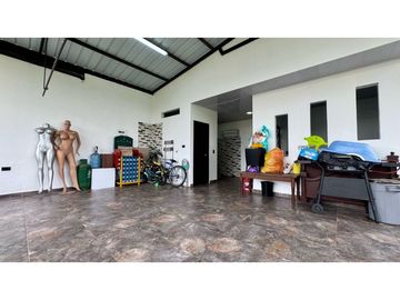 Casa esquinera de tres pisos en venta permuta Barrio Santa Ana Palmira