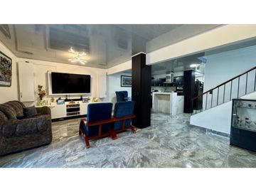 Casa esquinera de tres pisos en venta permuta Barrio Santa Ana Palmira