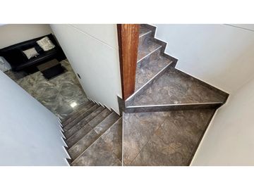 Casa esquinera de tres pisos en venta permuta Barrio Santa Ana Palmira