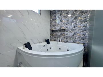 Casa esquinera de tres pisos en venta permuta Barrio Santa Ana Palmira
