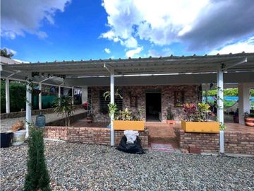Se vende chalet via Armenia a Tebaida, Quindío.