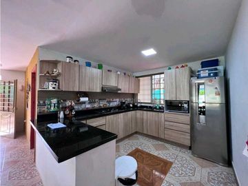 Se vende chalet via Armenia a Tebaida, Quindío.