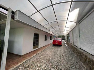 Se vende chalet via Armenia a Tebaida, Quindío.