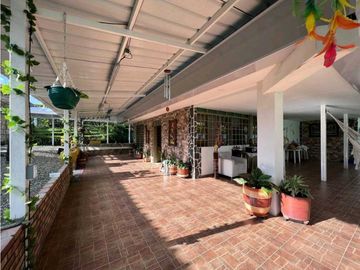 Se vende chalet via Armenia a Tebaida, Quindío.