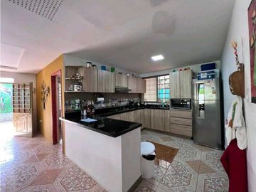 Se vende chalet via Armenia a Tebaida, Quindío.
