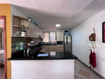 Se vende chalet via Armenia a Tebaida, Quindío.