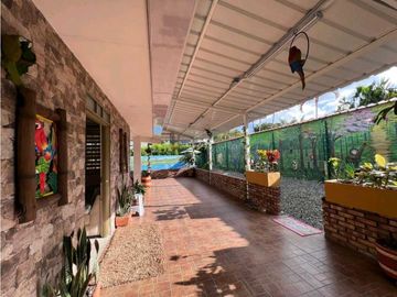 Se vende chalet via Armenia a Tebaida, Quindío.