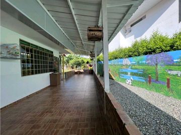 Se vende chalet via Armenia a Tebaida, Quindío.
