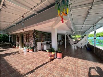 Se vende chalet via Armenia a Tebaida, Quindío.