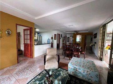 Se vende chalet via Armenia a Tebaida, Quindío.