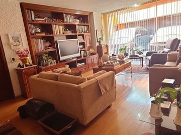 Se vende excelente casa en Lomas Hipódromo (V)