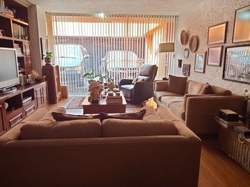 Se vende excelente casa en Lomas Hipódromo (V)