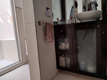 Se vende excelente casa en Lomas Hipódromo (V)