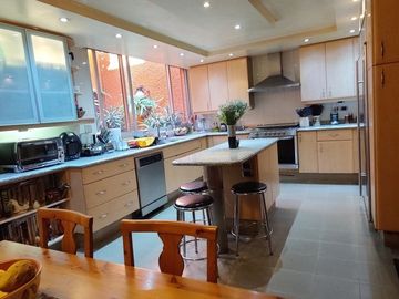 Se vende excelente casa en Lomas Hipódromo (V)