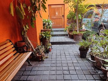 Se vende excelente casa en Lomas Hipódromo (V)