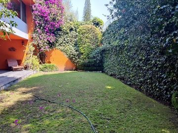 Se vende excelente casa en Lomas Hipódromo (V)
