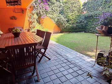 Se vende excelente casa en Lomas Hipódromo (V)