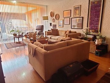 Se vende excelente casa en Lomas Hipódromo (V)