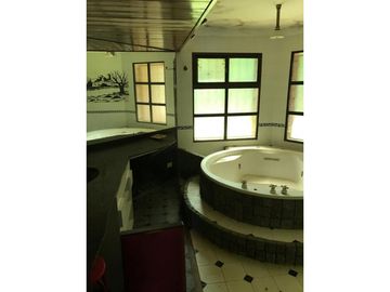 VENTA DE 9,6 HECTREAS DE QUINTA CON VIVIENDAS ÚNICAS Y GALPÓN