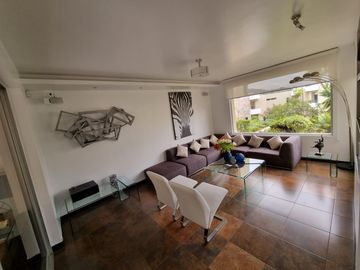 VENTA CASA - 3 DORMITORIOS - ESTUDIO - CUMBAYA