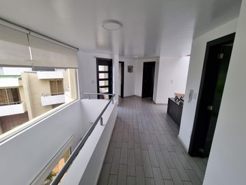 VENTA CASA - 3 DORMITORIOS - ESTUDIO - CUMBAYA