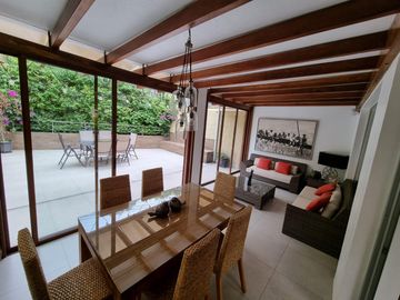 VENTA CASA - 3 DORMITORIOS - ESTUDIO - CUMBAYA