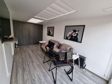 VENTA CASA - 3 DORMITORIOS - ESTUDIO - CUMBAYA