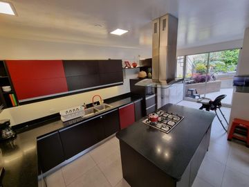VENTA CASA - 3 DORMITORIOS - ESTUDIO - CUMBAYA