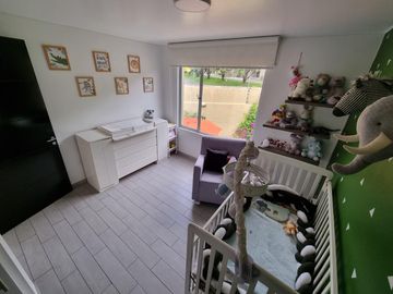 VENTA CASA - 3 DORMITORIOS - ESTUDIO - CUMBAYA